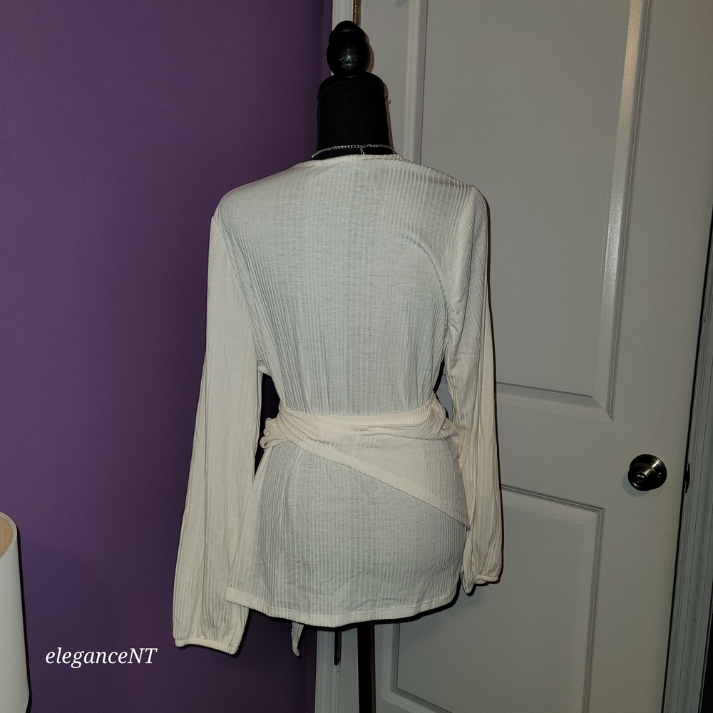 Lane Bryant Cream Wrap Blouse Sz: 14/16 - Picture 4 of 9